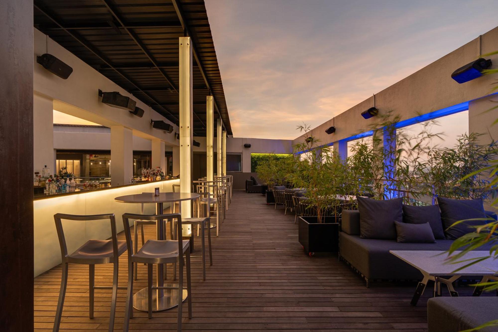 Avasa Hotel Hyderabad Exteriör bild