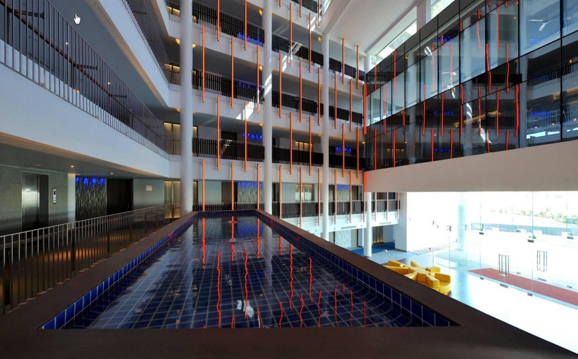 Avasa Hotel Hyderabad Exteriör bild