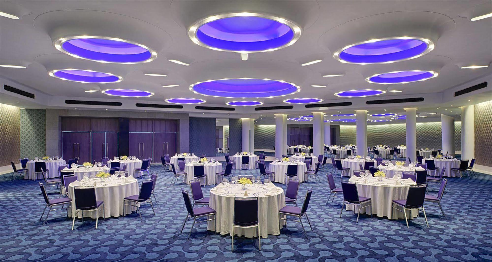 Avasa Hotel Hyderabad Exteriör bild